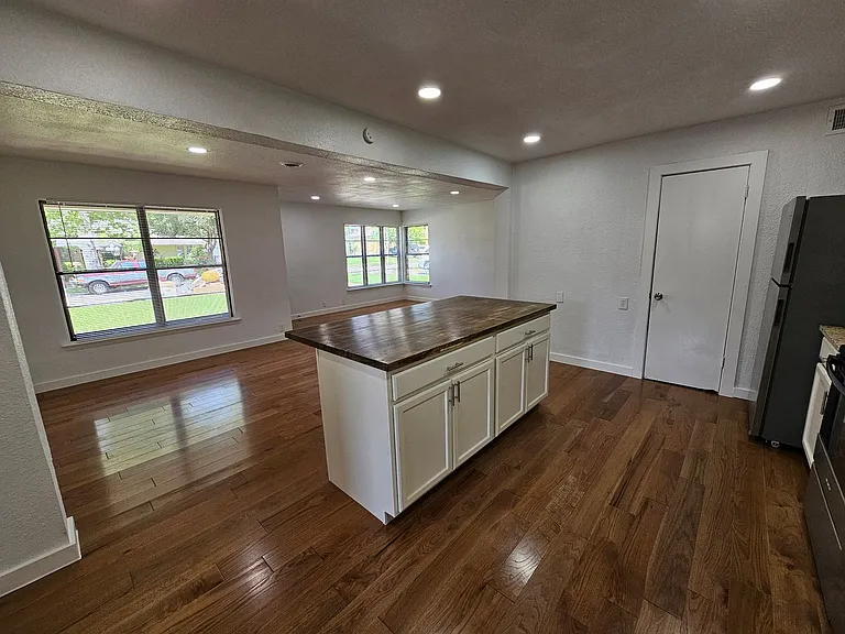 2402 Housley Dr — Photo 7
