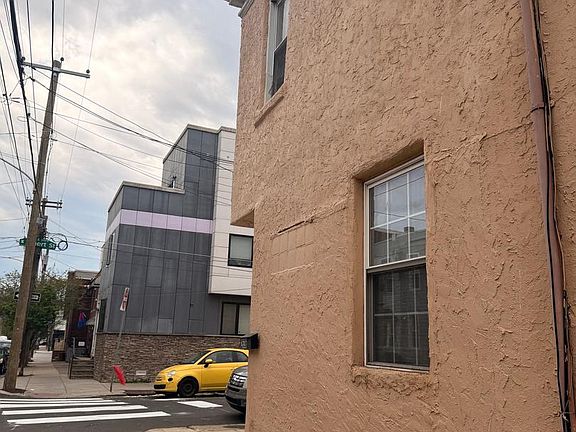 3rd image of 2636 Emerald St