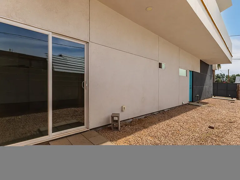 1933 E Monroe St #1 — Photo 14