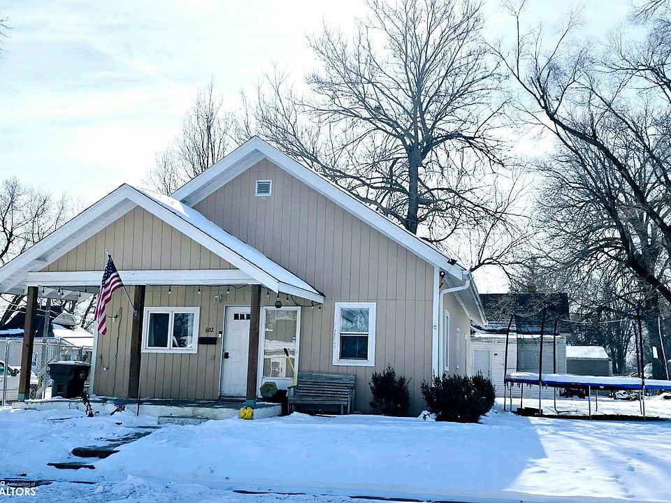 1st image of 602 8th Ave W
