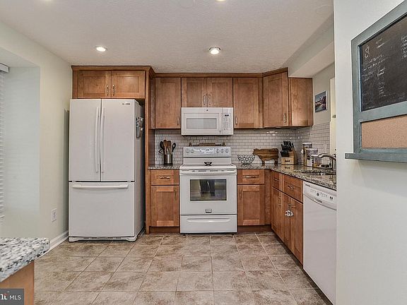 3rd image of 9114 Aspenpark Ct