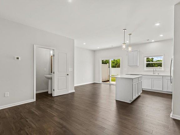 4th image of 168 Randwick Ln