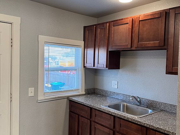 5th image of 1624 Sacramento St #1624