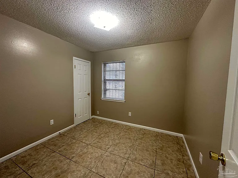2810 Donley St — Photo 10
