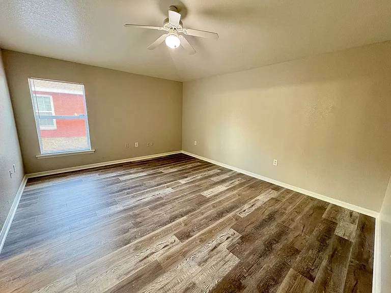 609 Tamarin Ln — Photo 5
