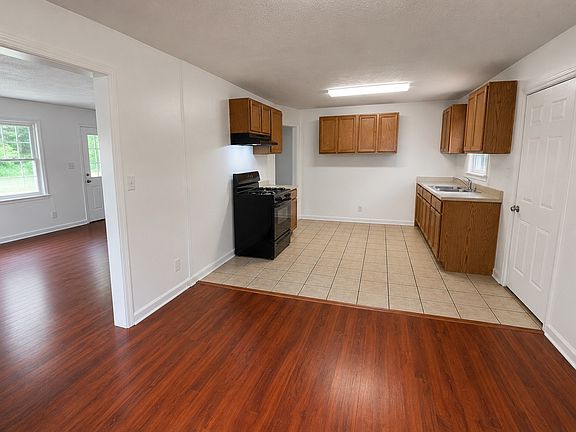3rd image of 3220 N Fulton Ave