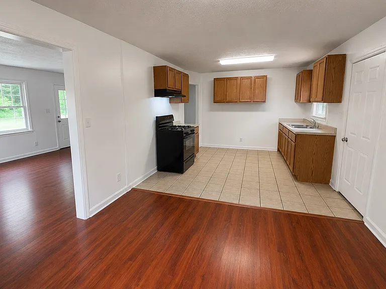 3220 N Fulton Ave — Photo 3