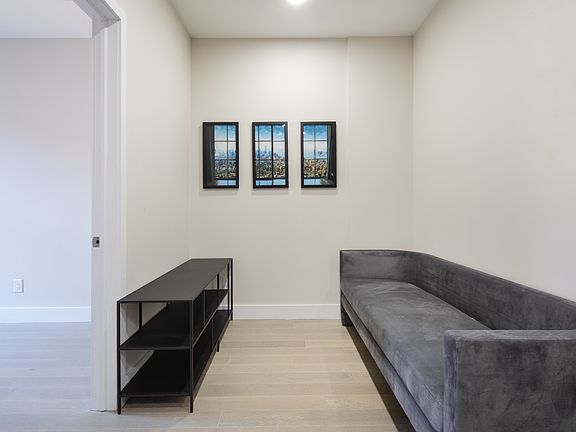 3rd image of 103 W 72nd St APT 4