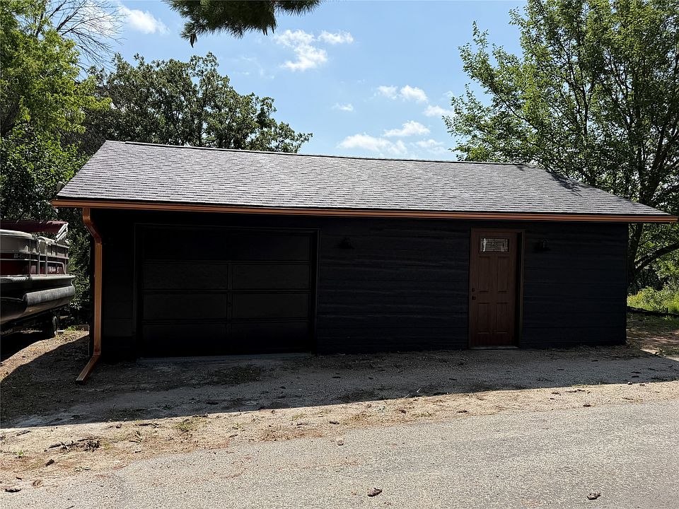1st image of 8422 Meadow Wood Dr