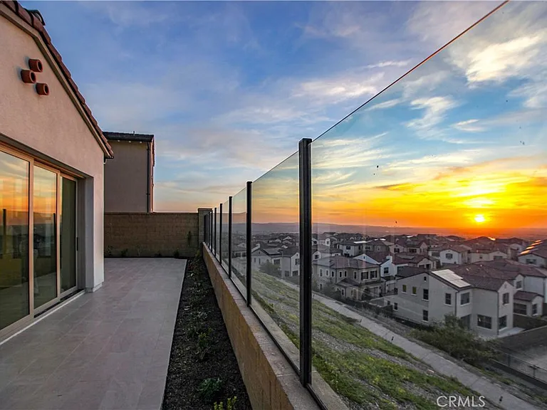 137 Oakstone — Photo 4
