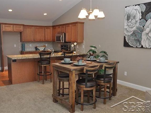 4th image of 44 Tuscany Cir