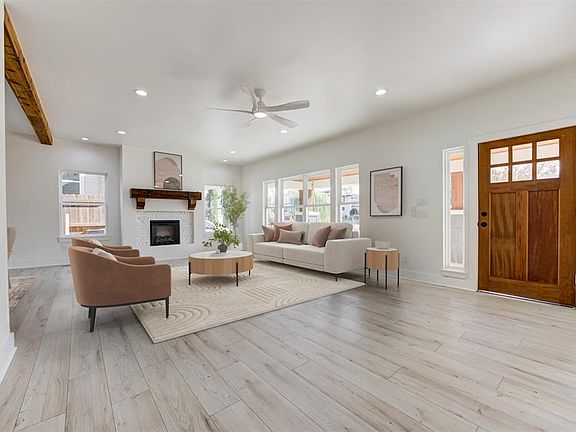 3rd image of 213 NE 14th St