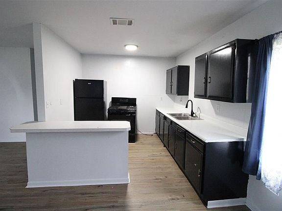2nd image of 1220 Pecan St Unit A