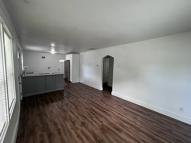 700 N Moore Rd — Photo 3