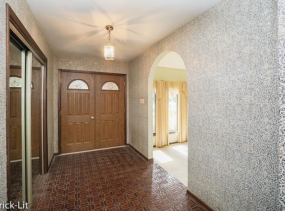 2nd image of 8032 Anne Ct