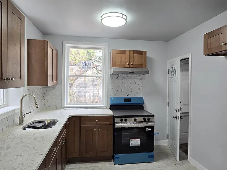 1411 W Loudon St — Photo 38