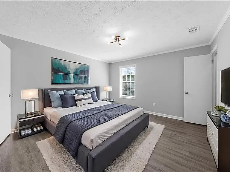 704 Augusta Dr SE — Photo 13