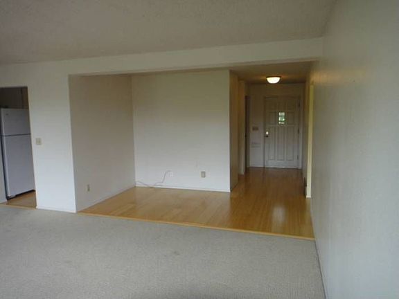 5th image of 10625 Glen Acres Dr S