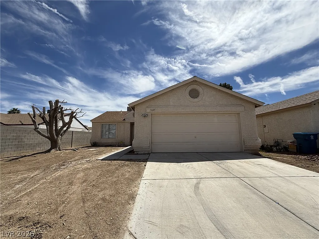 3 bed, 2.0 bath, 1025 sqft, $1,740 — Photo 1