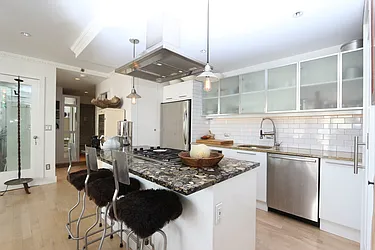 Rented by Luxus Manhattan Realty