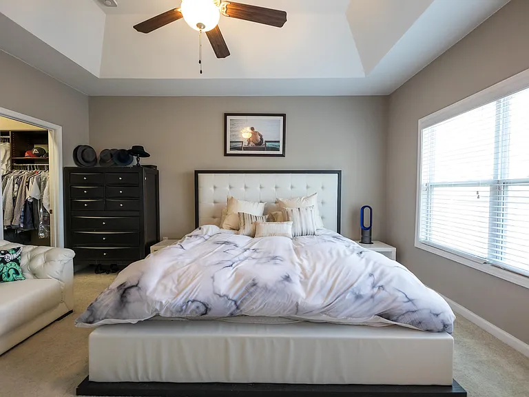 Graciously sized Master Retreat