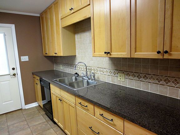 5th image of 304 N Arkansas St