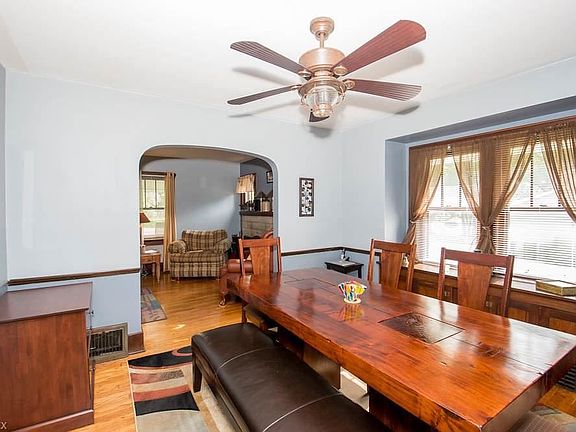 5th image of 861 East Ave
