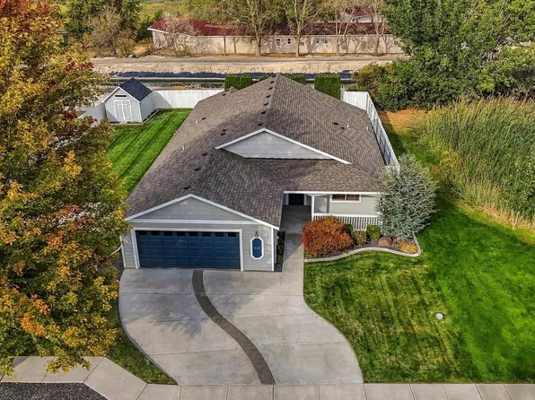 438 Charbonneau Dr, Richland, WA 99352