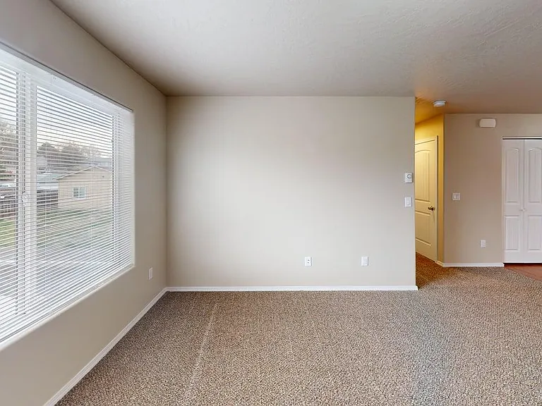 550 SE 7th St #C — Photo 10