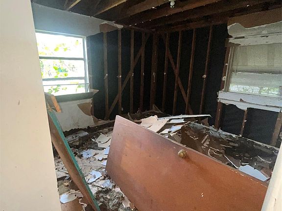3rd image of 3334 Dulcrest St