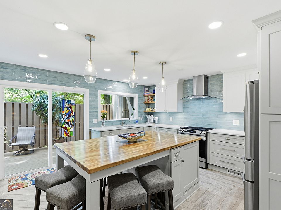 1st image of 270 Lakeview Rdg W