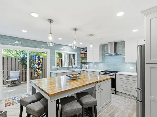270 Lakeview Rdg W, Roswell, GA 30076