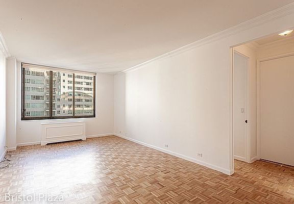 4th image of 210 E 65th St APT 12I