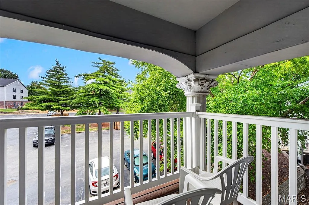 2 bed, 2.0 bath, 868 sqft, $1,600 — Photo 2