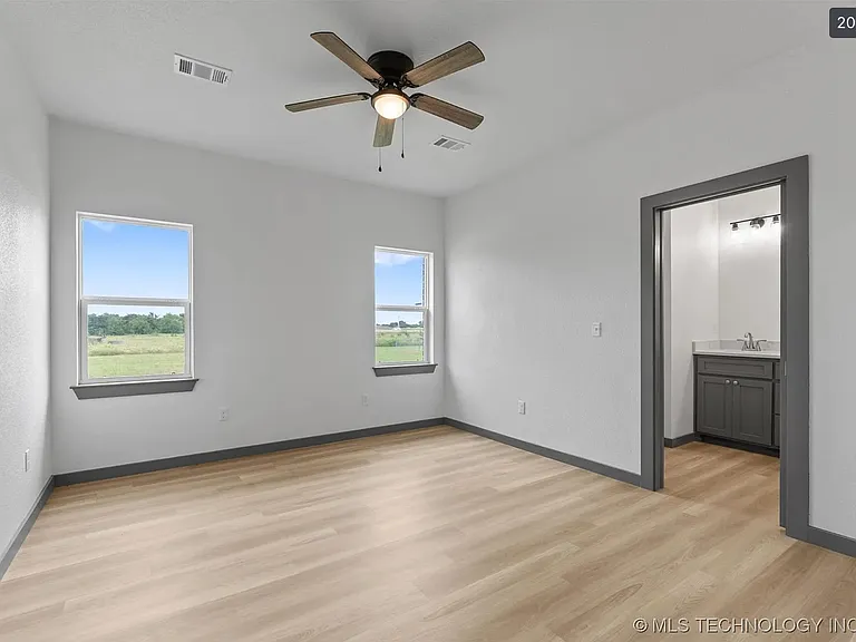 84 Michael Ave — Photo 17