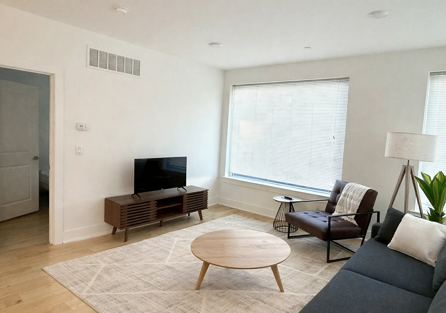 LUDLOW_4100 — Photo 1