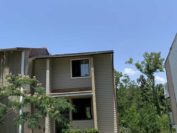 2nd image of 4931 S Lakewood Dr