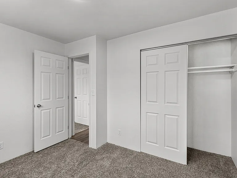 Creekside Apartments — Photo 11