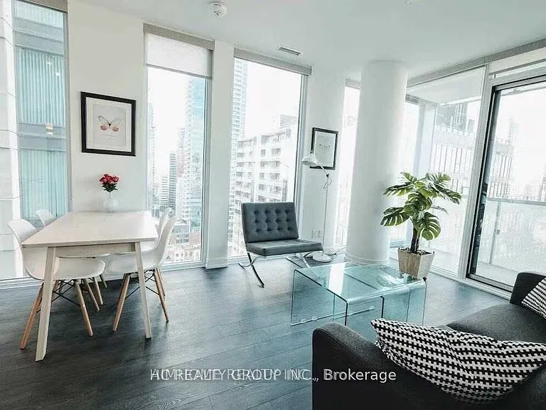 28 Wellesley St E #2009 — Photo 4
