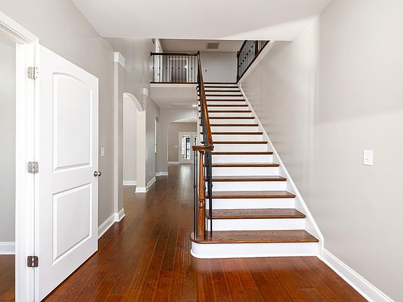 4th image of 760 Curlew Cir