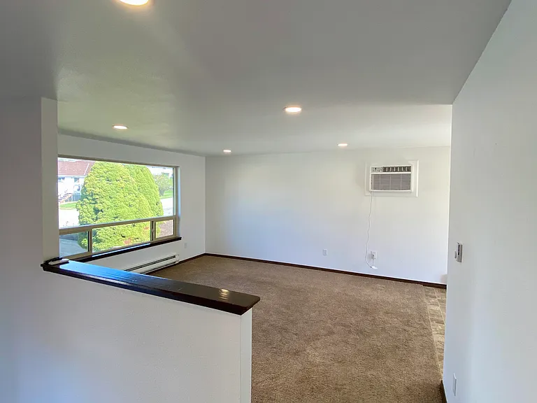 306 Leslie Way #A — Photo 2