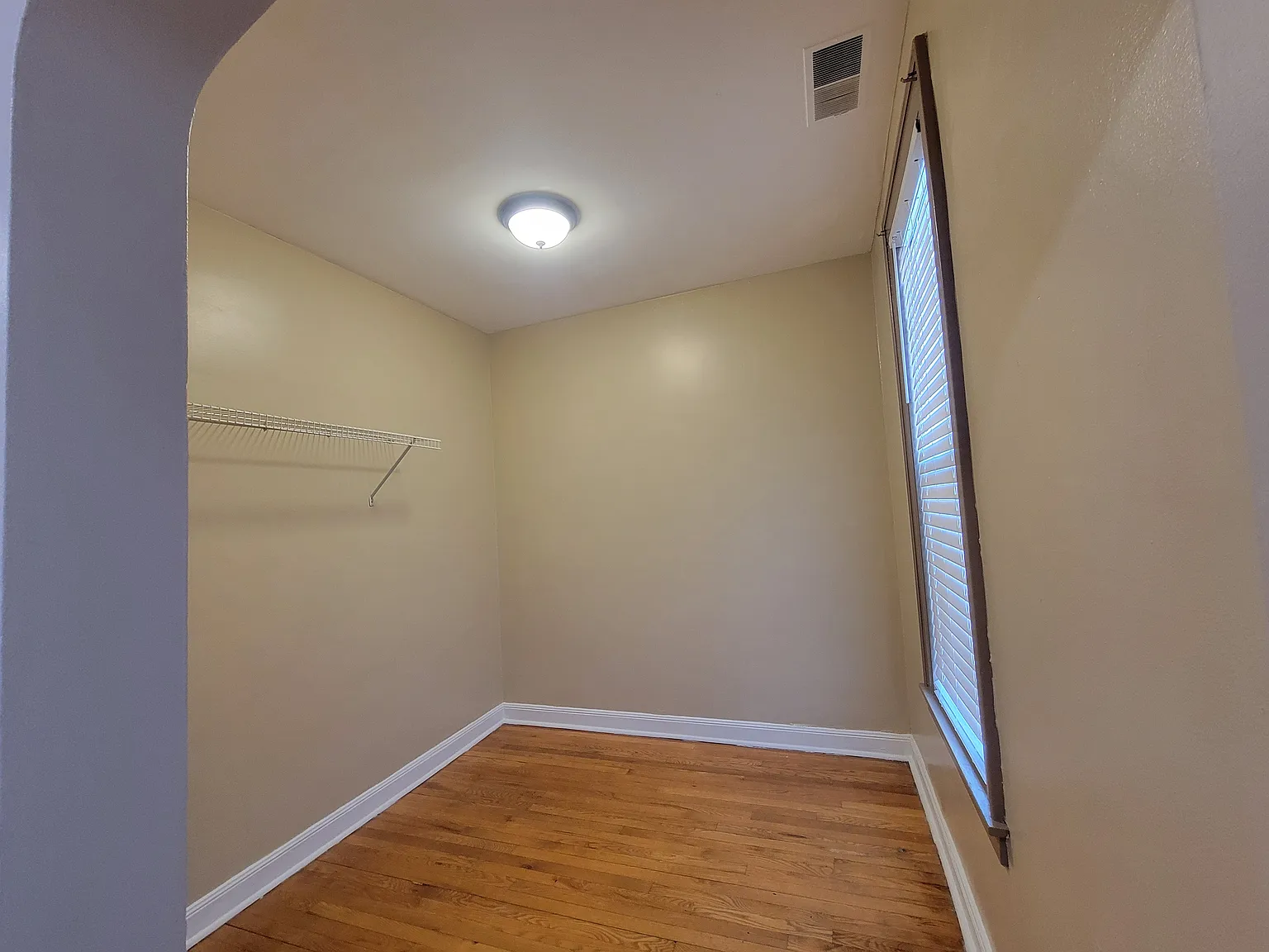 3 bed, 1200 sqft, $1,200 — Photo 4