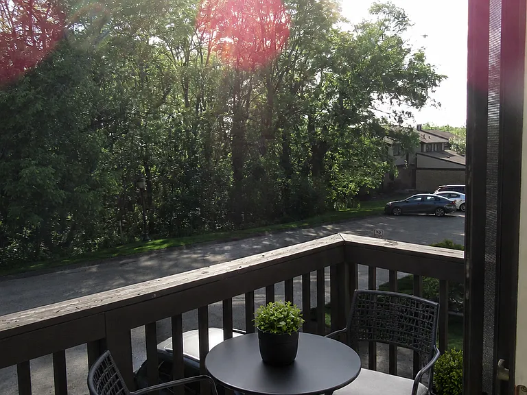 Front Porch/Balcony