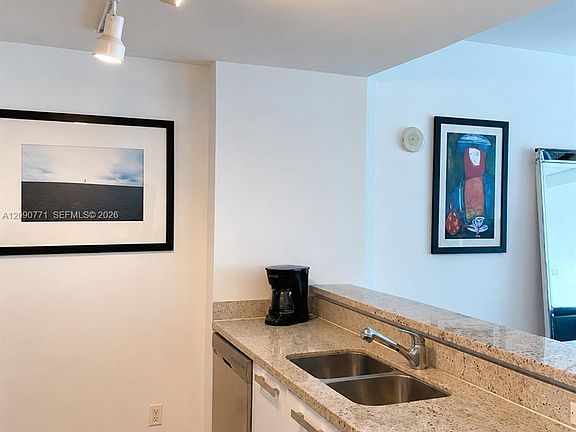 5th image of 601 NE 36th St APT 3105