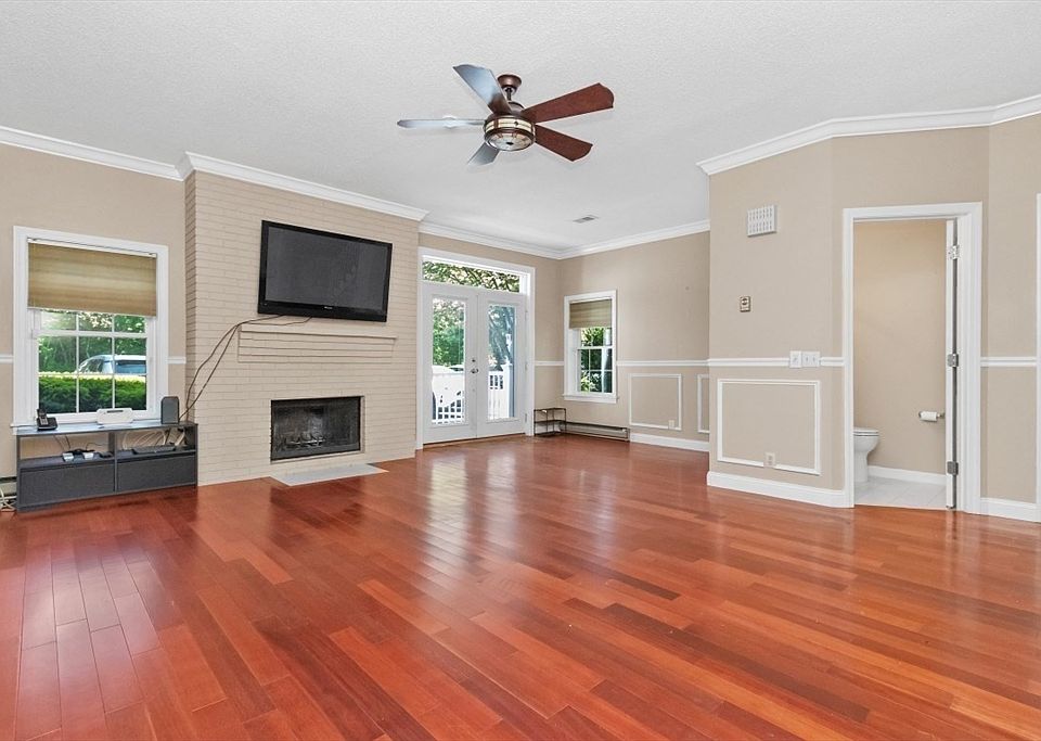 1st image of 49 Bradford Commons Ln #49