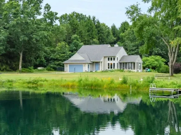 31664 Fish Hatchery Rd, Kalamazoo, MI 49009