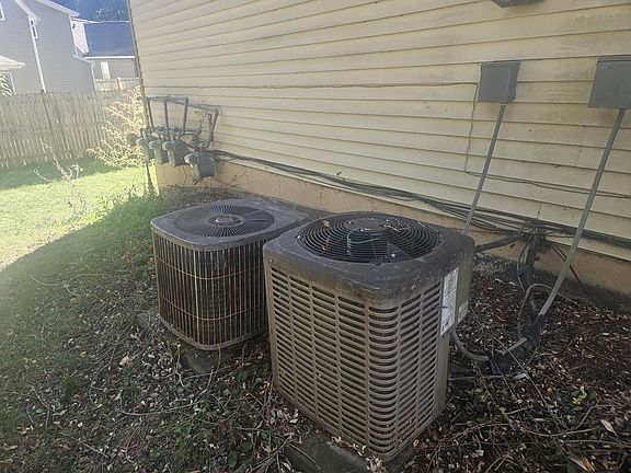 5th image of 822 Carrier Creek Blvd NE
