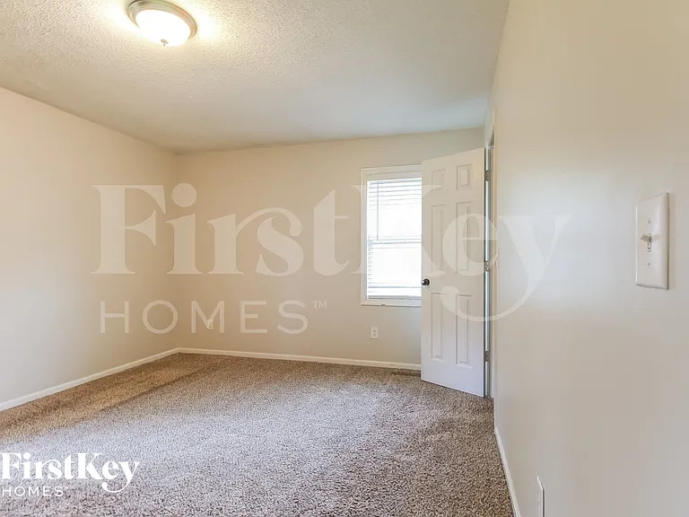 7939 N Campbell St — Photo 10