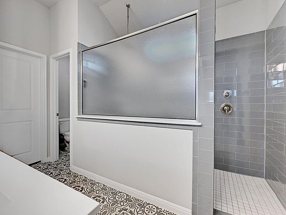 4th image of 101 Fort William St