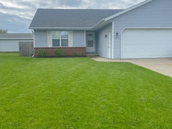 1256 Crown Ct, De Pere, WI
